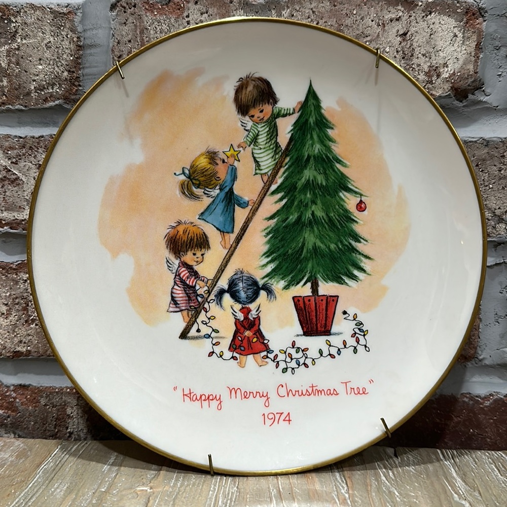 Vintage 1974 Happy Merry Christmas Tree Plate